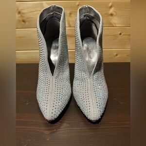 BNWOT Anne Michelle silver rhinestone booties size 6.5